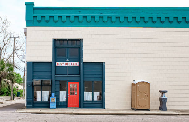 Best Portable restroom trailer rental  in Mount Sterling, IL